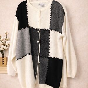 Dressbarn woman sweater sz1x nlck white